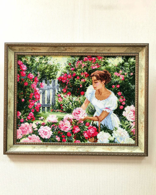 RIOLIS Counted Cross Stitch Kit 15.75"X11.75"-In The Garden (14 Count) R2115