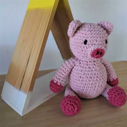 Hoooked Amigurumi DIY Kit W/Eco Barbante Yarn-Piglet Maggie - PAK327 Hoooked Amigurumi DIY Kit W/Eco Barbante Yarn-Piglet Maggie - PAK327