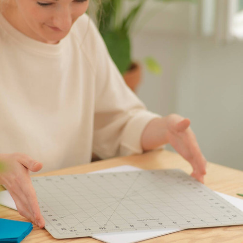 Fiskars Self-Healing Rotating Cutting Mat 14"X14"-Gray - 1065502