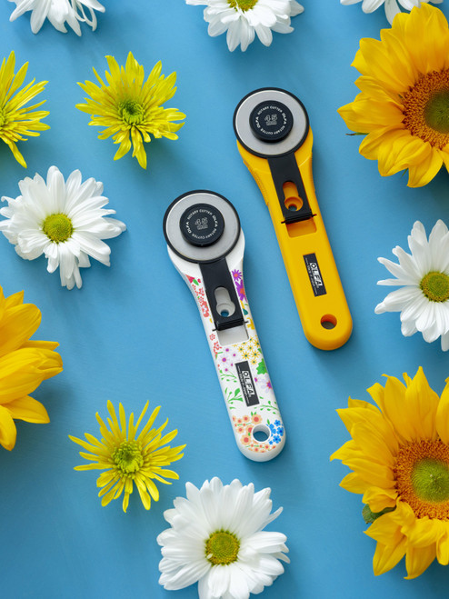 OLFA Classic Straight Handle Rotary Cutter 45mm-Floral - 5A002GC7-1GHWF OLFA Classic Straight Handle Rotary Cutter 45mm-Floral - 5A002GC7-1GHWF