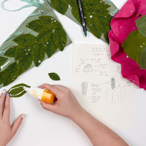 Tombow MONO Textile Liquid Glue Carded-25g - 5A0030RF-1H26F