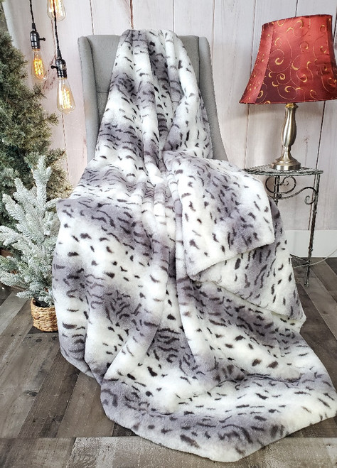 Gray & White CANADIAN LYNX X-Large Adult Blanket. (60"x75")