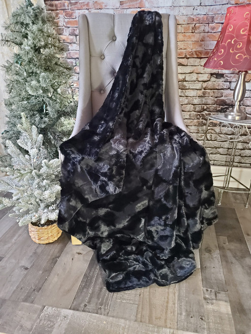 A Black BELLA Travel Blanket. (40"x60")