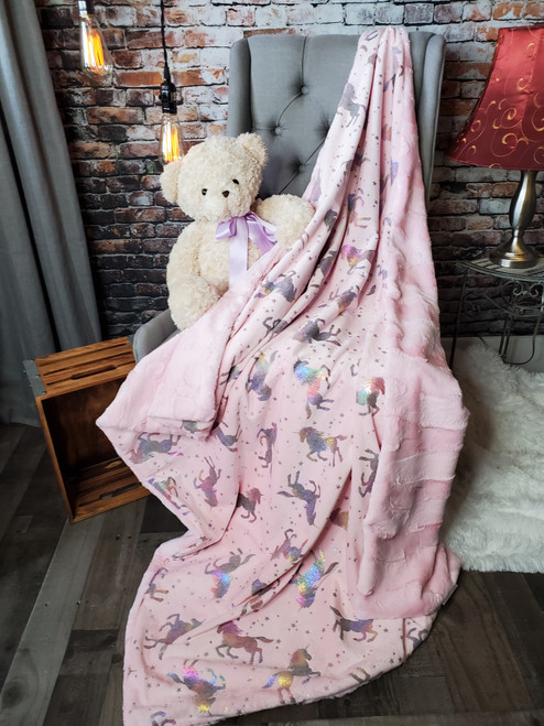 A 30"x44" SPARKLE UNICORN Blanket. w/BELLA Pink. *DEAL