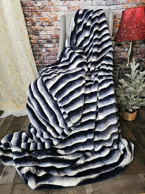 WILD WAVES Blanket