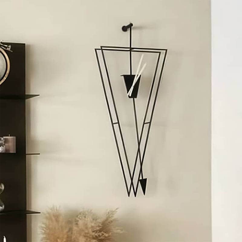 Triangolo (Triangle) Clock