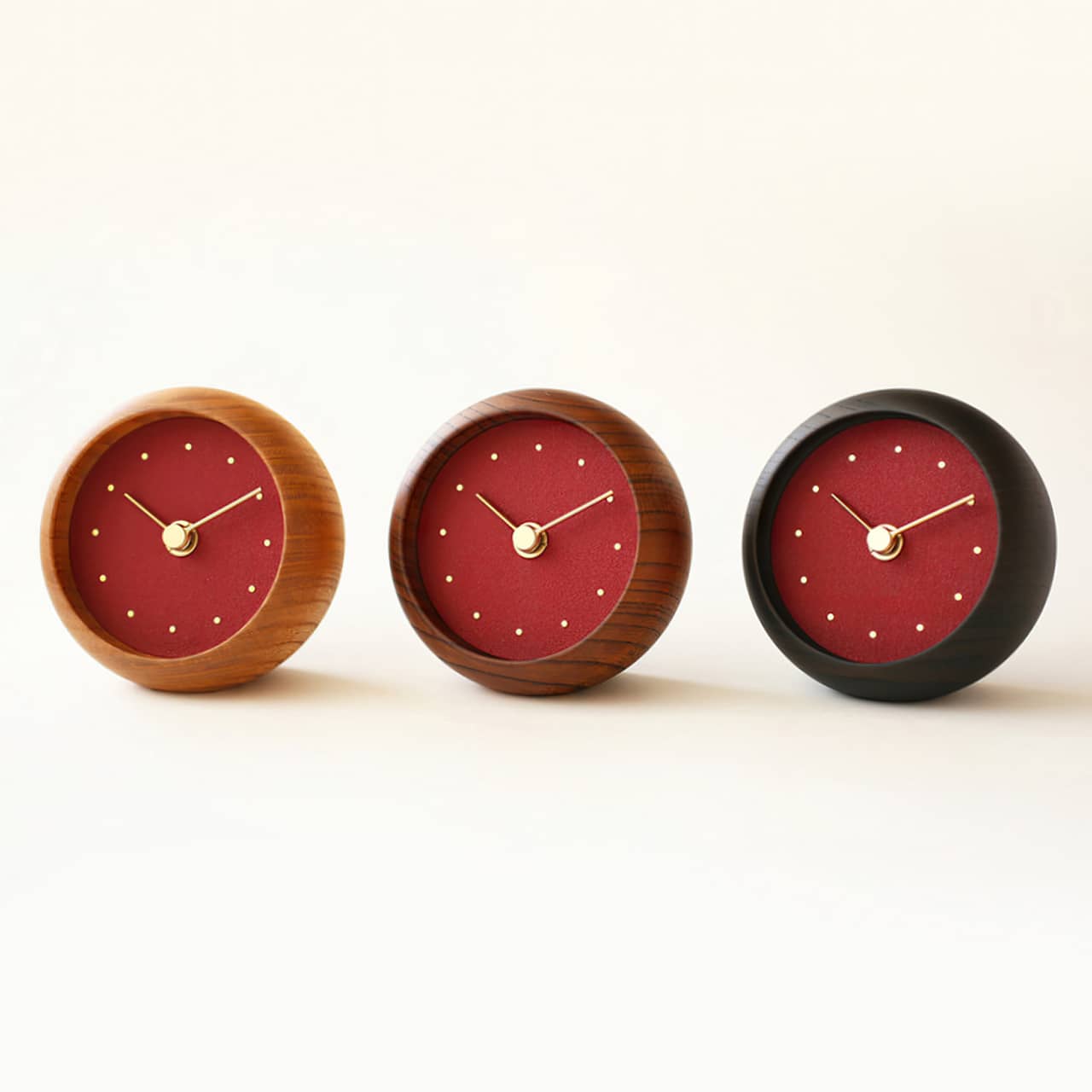 まちゃこ C-Brain Hanamokko Shinsha (Carmine) Table Clock | Cinnabar