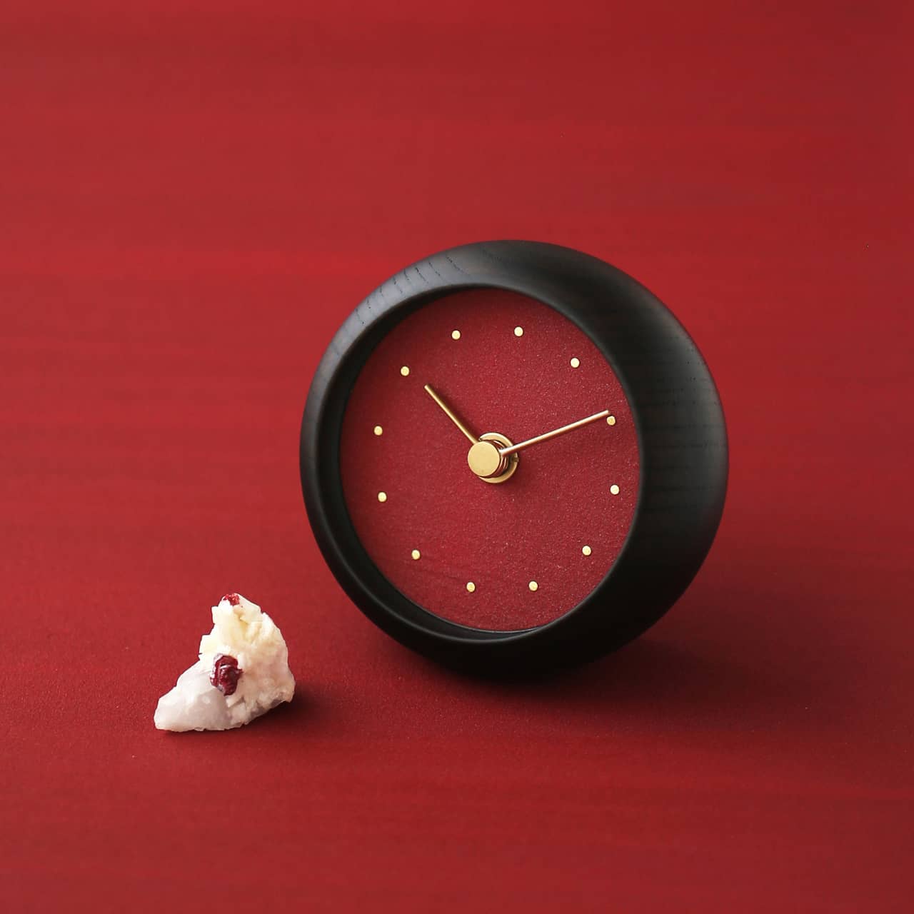 C-Brain Hanamokko Shinsha (Carmine) Table Clock | Cinnabar