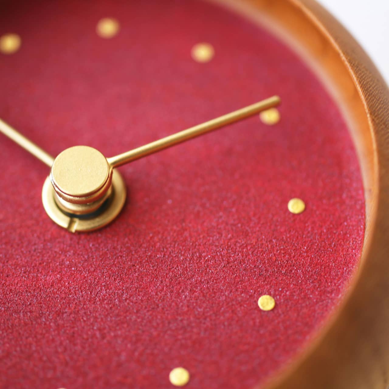 C-Brain Hanamokko Shinsha (Carmine) Table Clock | Cinnabar