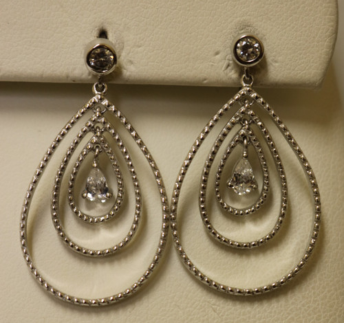Teardrop-shaped Dangling Earrings