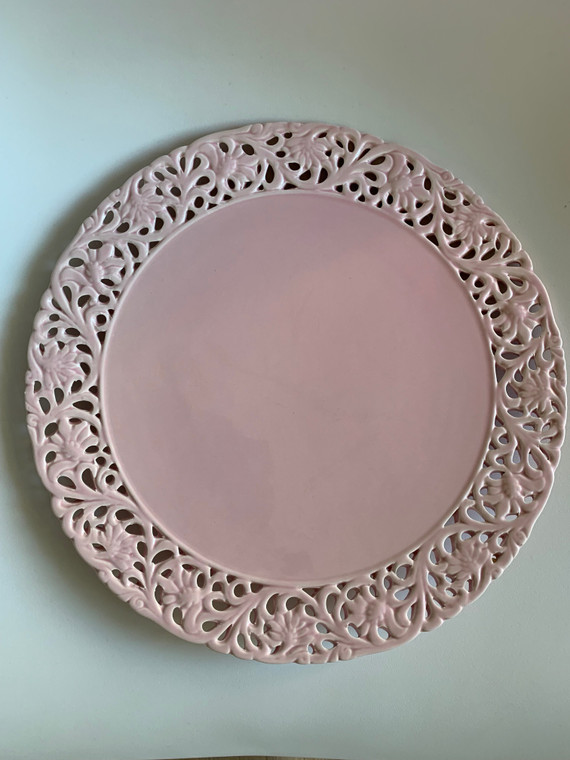 Light pink cake plate