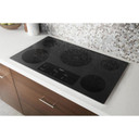Whirlpool® Table de cuisson électrique en vitrocéramique avec élément radiant triple - 36 po WCE97US6KS