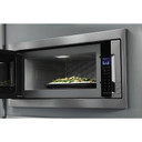 Kitchenaid® Four à micro-ondes à hotte intégrée à profil bas de 900 watts avec trousse de garniture étroite YKMBT5011KS