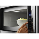 Kitchenaid® Four à micro-ondes à hotte intégrée à profil bas de 900 watts avec trousse de garniture étroite YKMBT5011KS