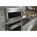 Kitchenaid® Four à micro-ondes à hotte intégrée à profil bas de 900 watts avec trousse de garniture étroite YKMBT5011KS
