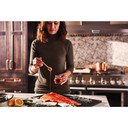 Cuisinière commerciale intelligente au gaz KitchenAid® avec plaque chauffante, 48 po KFGC558JBK
