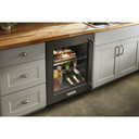 Kitchenaid® Réfrigérateur sous le comptoir avec porte en verre, tablettes à accents métalliques et fini PrintShield™ - 24 po KURL314KBS Kitchenaid® Réfrigérateur sous le comptoir avec porte en verre, tablettes à accents métalliques et fini PrintShield™ - 24 po KURL314KBS