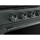 Kitchenaid® Cuisinière au gaz coulissante intelligente avec modes de cuisson à convection et brûleur 2 en 1 - 5 pi cu KSGS530SJP