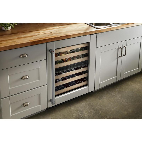 Kitchenaid® Cellier sous le comptoir prêt pour le panneau de recouvrement avec porte-bouteilles à devant en bois - 24 po KUWR214KPA