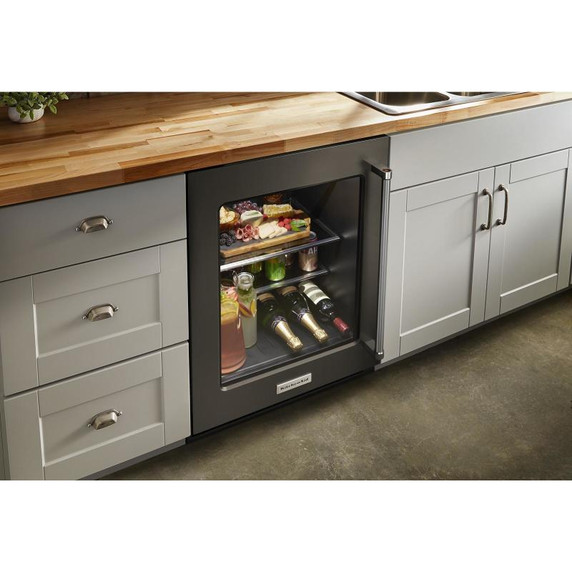 Kitchenaid® Réfrigérateur sous le comptoir avec porte en verre, tablettes à accents métalliques et fini PrintShield™ - 24 po KURL314KBS Kitchenaid® Réfrigérateur sous le comptoir avec porte en verre, tablettes à accents métalliques et fini PrintShield™ - 24 po KURL314KBS