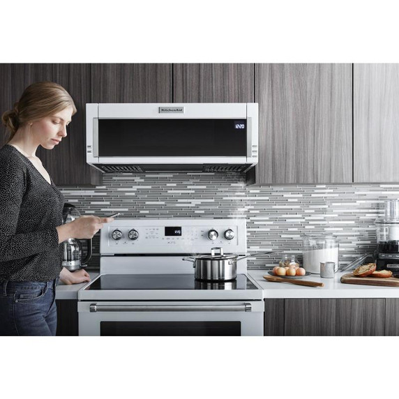 Kitchenaid® Four à micro-ondes à hotte intégrée et profil bas - 900 watts - 30 po YKMLS311HWH