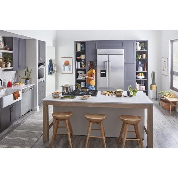 Kitchenaid® Réfrigérateur encastré côte à côte avec distributeur d'eau et de glaçons - 48 po - 29.4 pi cu KBSD708MSS