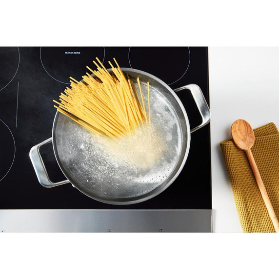 Whirlpool® Cuisinière électrique intelligente de 30 pouces avec technologie de cuisson à air, revêtement WipeClean™, auto-nettoyage/netoyage à la vapeur, préchauffage à grande vitesse et capacité de 5.3 pi cu YWFES7530RZ