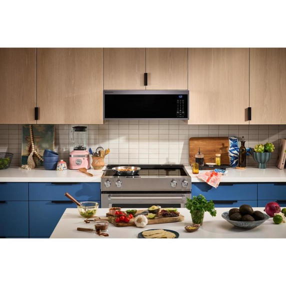 Kitchenaid® Four à micro-ondes à hotte intégrée à profil bas intelligent avec ventilateur double YKMML550RPS