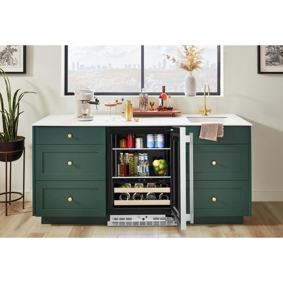 Kitchenaid® Centre de rafraîchissements avec porte en verre et porte-bouteilles à devant en bois - 24 po KUBR524SPS