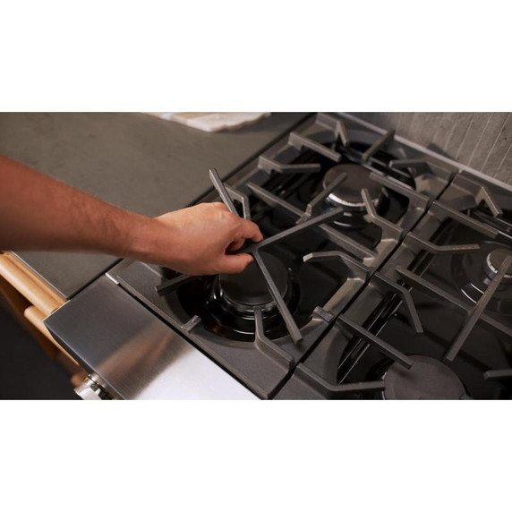 Cuisinière au gaz de style commercial à 6 brûleurs avec mode de friture à air sans préchauffage KitchenAid® de 36 po KFGS936SSS