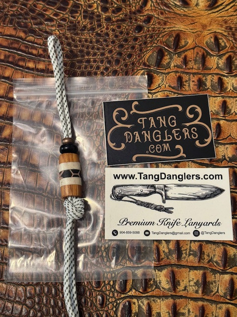 Copy of DIY Knife Nub Kit - White and Black Paracord with Copper, Onyx, and Handmade Split Bead