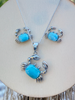 Larimar Crab .925 Sterling Silver Earring & Necklace Set

Add a touch of coastal style to your ensembles when you wear this larimar crab set. This beautiful set with matching Larimar and Sterling Silver necklace and earrings is the perfect addition to any beach lover's jewelry collection.