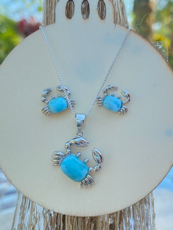 Larimar Crab .925 Sterling Silver Earring & Necklace Set

Add a touch of coastal style to your ensembles when you wear this larimar crab set. This beautiful set with matching Larimar and Sterling Silver necklace and earrings is the perfect addition to any beach lover's jewelry collection.