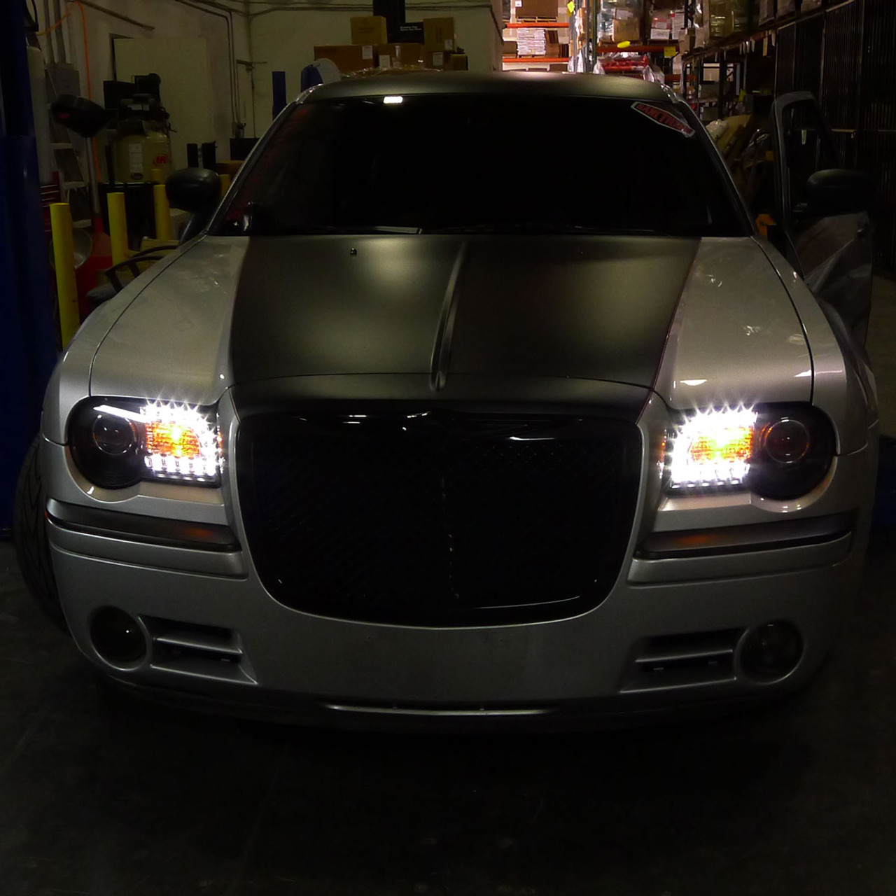 2005-2010 Chrysler 300 Projector Headlights w/ LED Light Strip