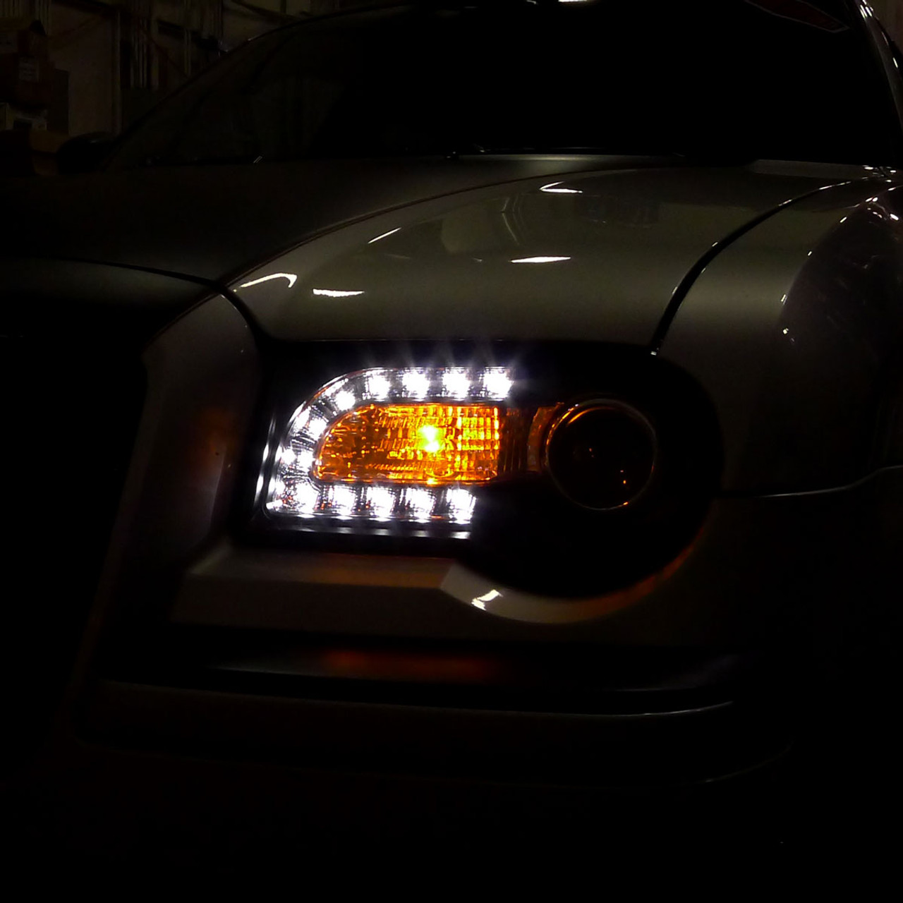 2005-2010 Chrysler 300 Projector Headlights w/ LED Light Strip