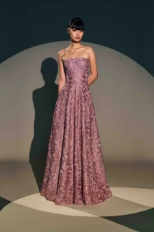 Naeem Khan Pre-Fall 2026 Look 18