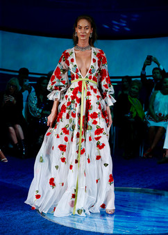 Naeem Khan Resort 2023 Look 14