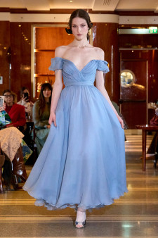 Luisa Beccariaロマンティックスカート Luisa Beccaria Debuts Spring-Summer 2025 Floral Collection