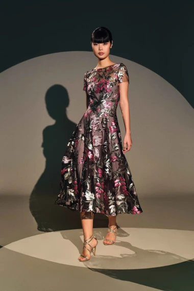 Naeem Khan Pre-Fall 2026 Look 15