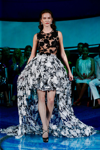 Naeem Khan Resort 2023 Look 40