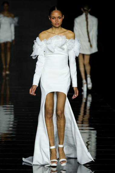 Yolan Cris Bridal Spring 2024 Look 21