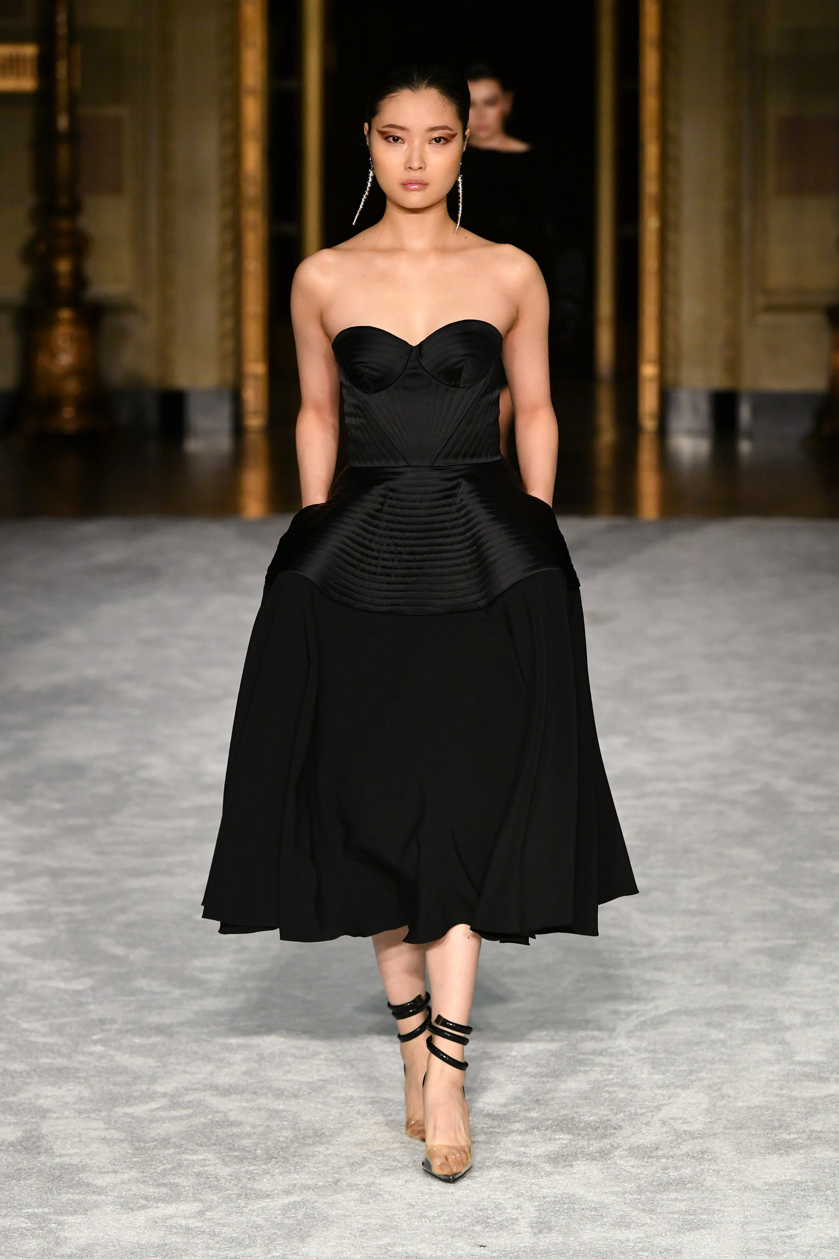 Christian Siriano Fall 2021 Evening Wear Look 22 - Vivaldi Boutique