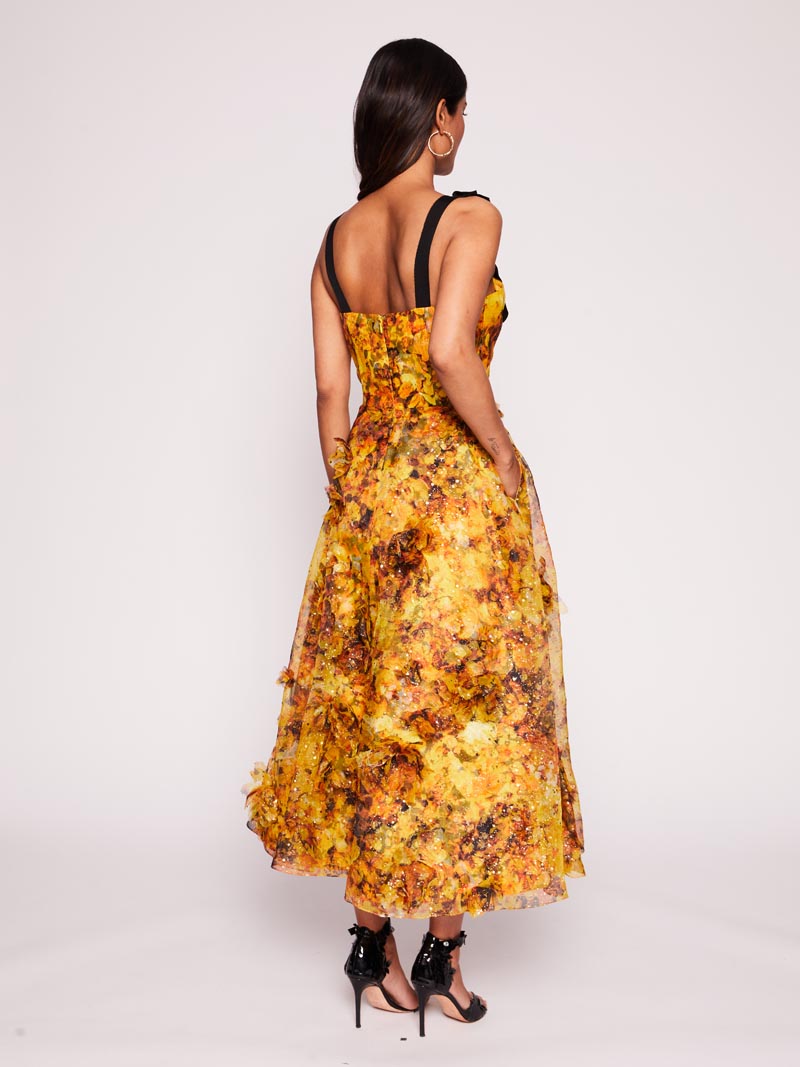 【Marchesa Notte】ロングドレス ティアード チュール イエロー Marchesa Notte F/W 2023 Look 36 - Vivaldi Boutique