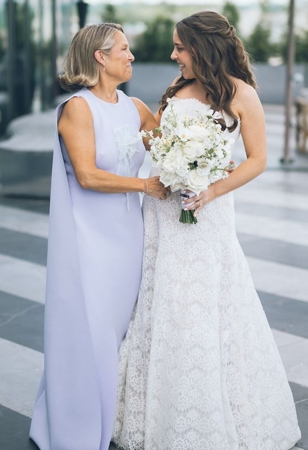 vivaldi-mother-of-bride-daughter.jpg Mother of the Bride with daughter