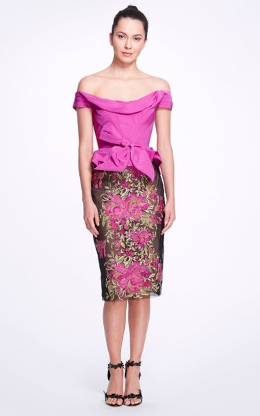 【AJE】華やか★マゼンタフリルマキシドレスFleur Pleated Gown Guipure Lace High Neck Woven Midi Dress | Karen Millen