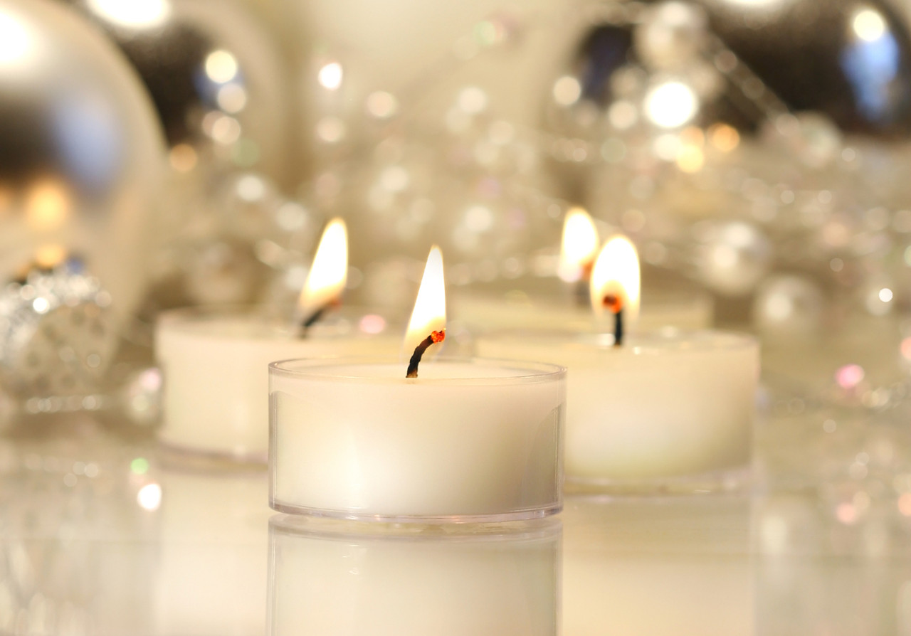 D'light Online Clear Cupped Extended Burn 7 Hour Long Burn Unscented White Tealight Candles in Clear Plastic Cups - Set of 100