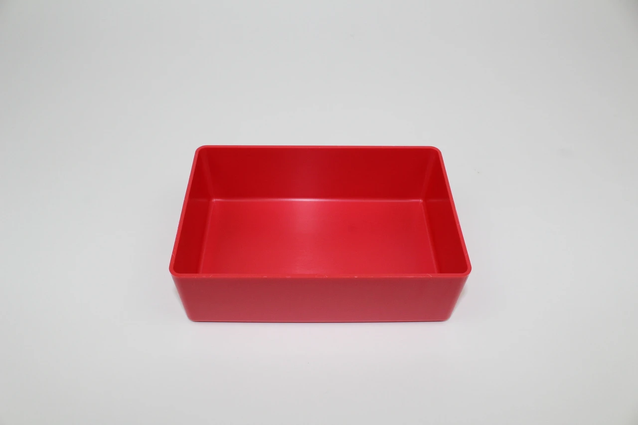 赤いプラスチック製正方形 4