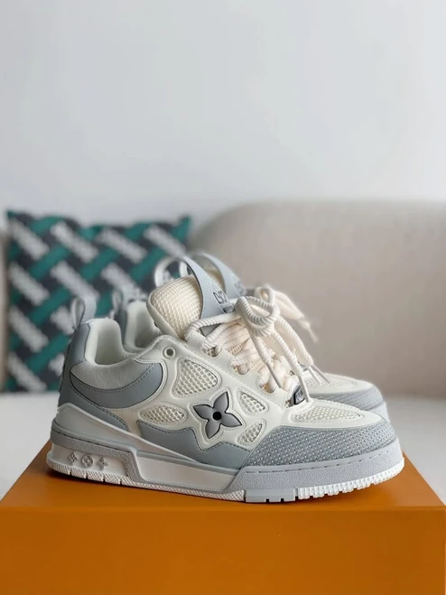 ON HAND LV SKATES - GREY