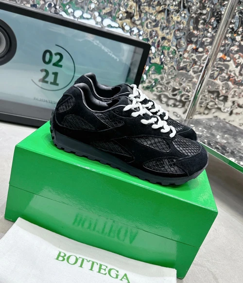 B*TTEGA V*ENETA- BLACK SUEDE