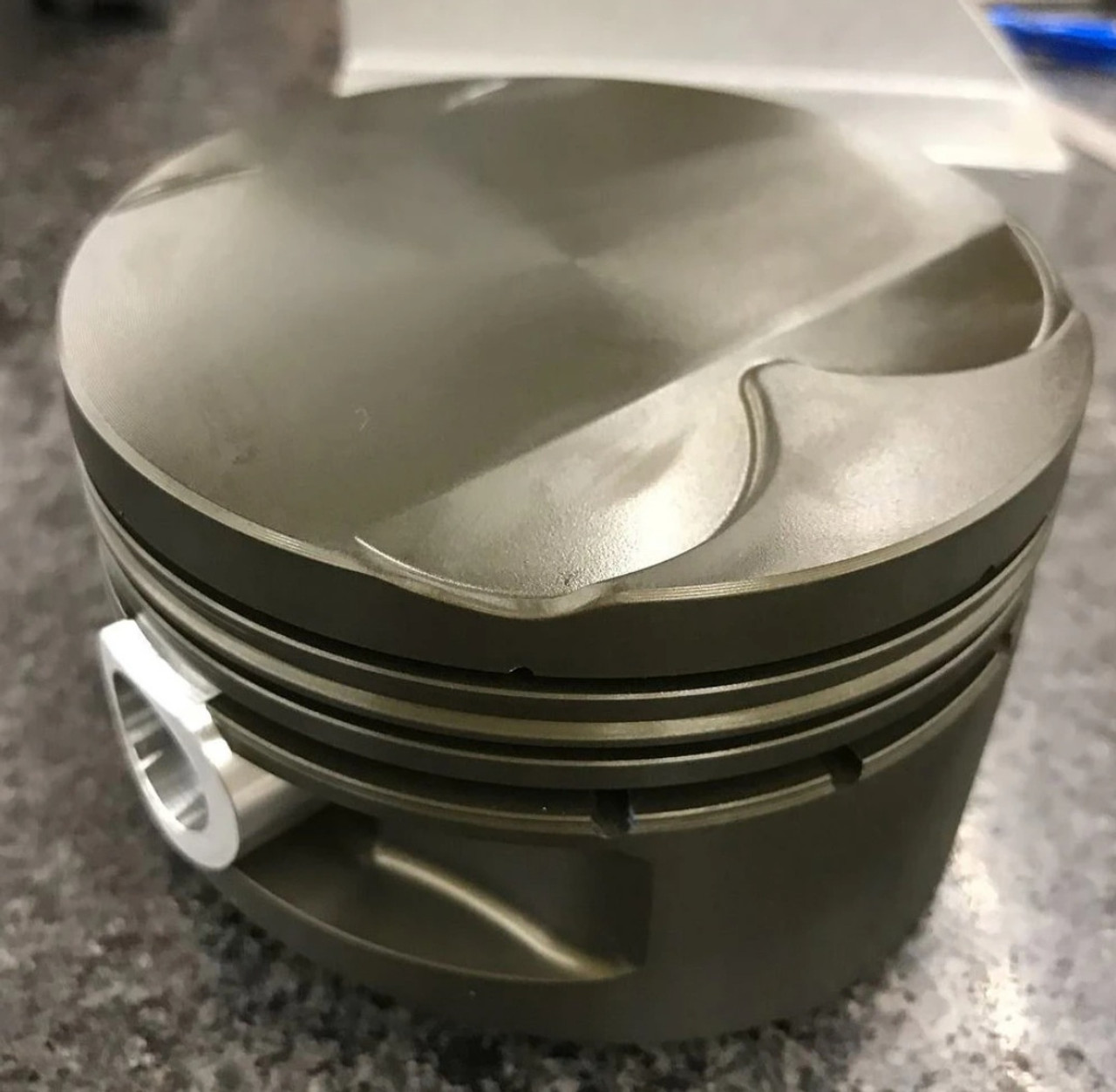 Traum Custom pistons for 6.8L Ford V-10s